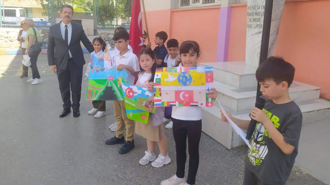 23 Nisan Ulusal Egemenlik ve Çocuk Bayramı Resim Yarışmasında Dereceye Giren Öğrenciler Okul Müdürlüğümüzce  Ödüllendirildi.